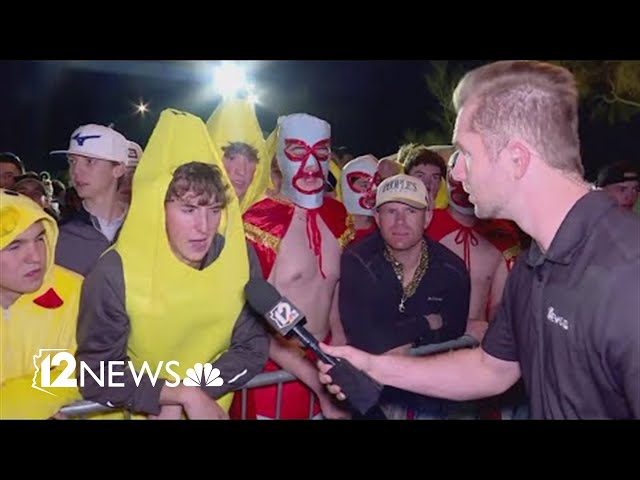 Fans await entry to WM Phoenix open Saturday morning