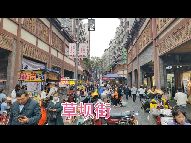 【一个人穷游中国】四川巴中市，老城区草坝街热闹美食多，吃一串糖麻团，住55元旅社