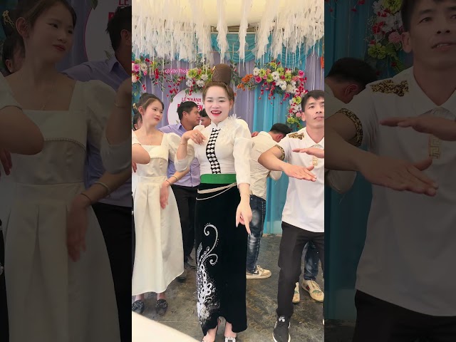 Mc Xinh Nhảy cục cuốn Tại đám Cưới nhảy đám cưới #shortvideo #nhachaymoingay #dance