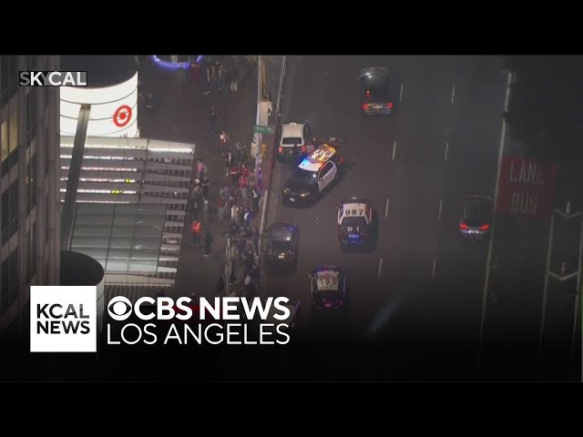 2 people shot at downtown Los Angeles shopping center