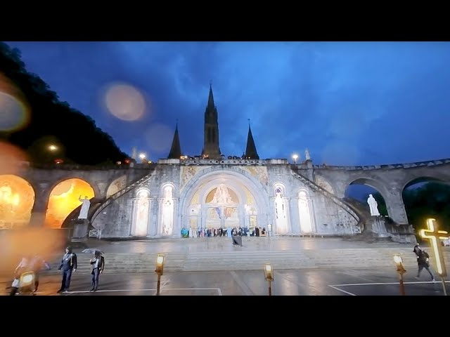 VR - Candlelight Procession - Lourdes 360