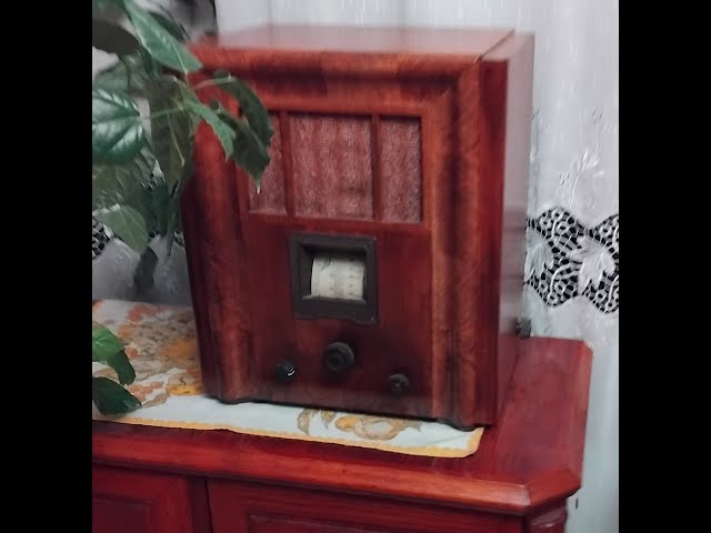 Old tube radio Lorenz Super Celohet 33W, one of the first superheterodynes in Europe