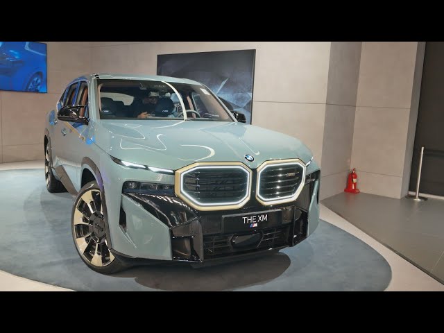 [ENG SUB] 2023 BMW XM Night Gold Ex&In Walkaround