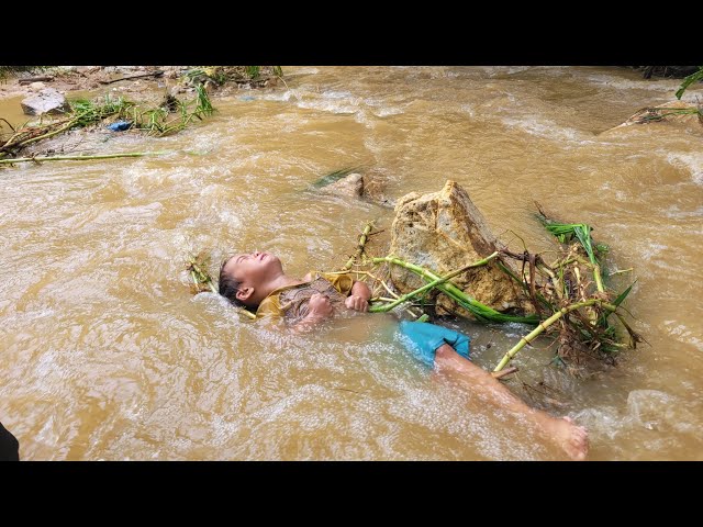 The pain of a single mother when floods took away her 2-year-old son#cute #singlemom