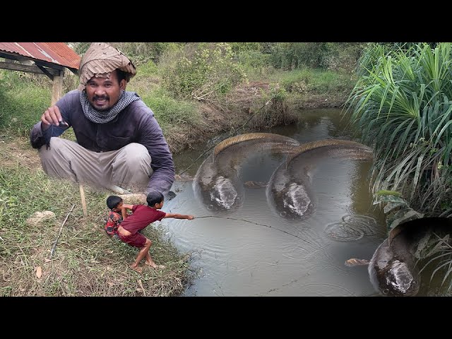 Primitive Technology How I Fishing Hectic  in Deepest River's Jungle?