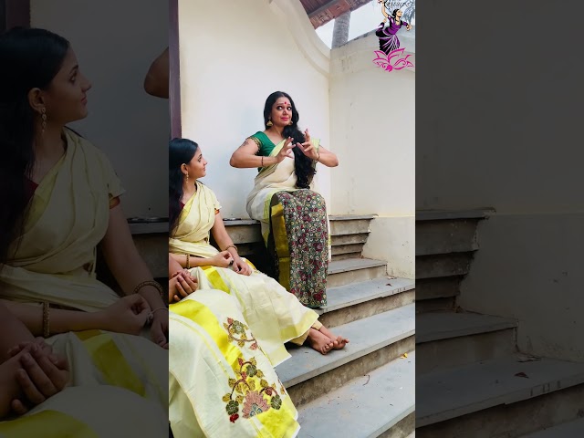 #dance #shorts #traditional #tending #youtubeshorts #shobana #sakhi #story #storytelling #poetry