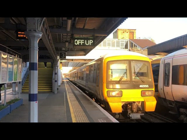 Southeastern: London Victoria bound Class 465 Train entering Bromley South