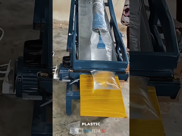 The process of filling water into plastic with an automatic machine