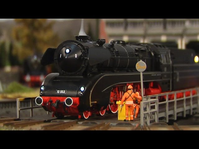 Model Railway Steam Locomotive BR 10 002 German Federal Railroad