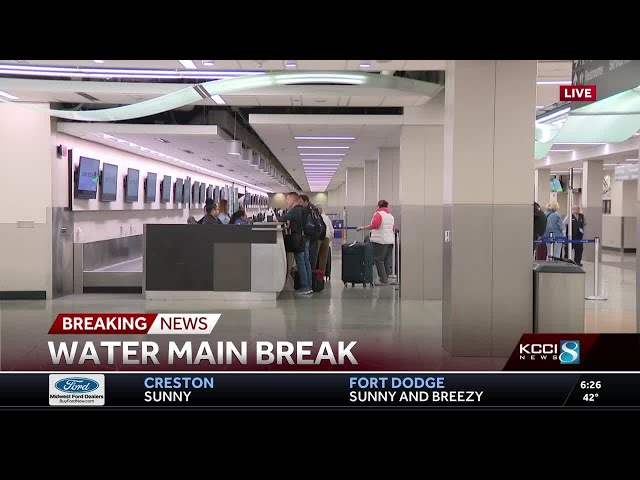 Crews working to fix water main break at Des Moines International Airport