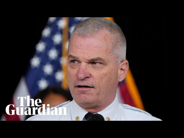 DC fire chief holds news conference after plane crash – watch live