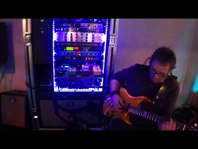 Paul Lenders TEST HOUBII with LUKE True Gold guitar