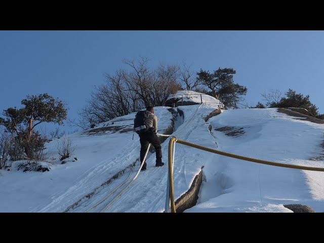 Climbing Suraksan Train Rock on a snowy day