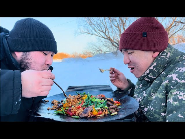 The Ultimate Outdoor Feast: Cooking Meat & Ramen in the Wild!