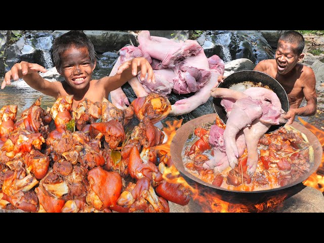 Village Cooking Channel - Cook Pig Legs Traditional Recipes In Jungle Eating