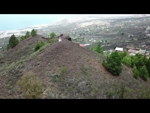 Canary island La Palma on volcano alert