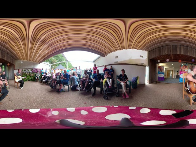 Kiefer Sutherland surprises kids at Naomi House & Jacksplace hospices (360 / VR video)