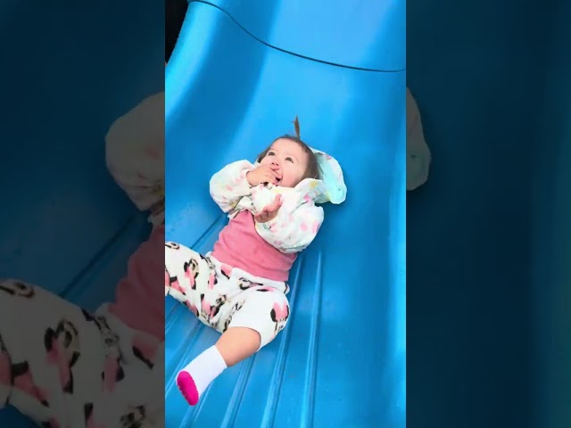 Baby loves the slide 😆👶🏼