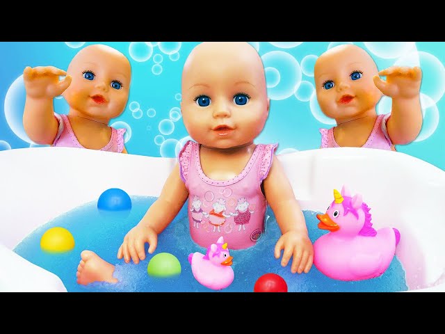 Baby Annabell doll morning routine & baby dolls feeding with toy food.