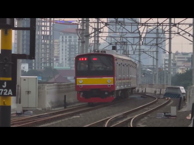 Rush Hour! Kompilasi KRL Commuter Line di Stasiun Manggarai [4K HDR] | JR 203, JR 205, TM 6000