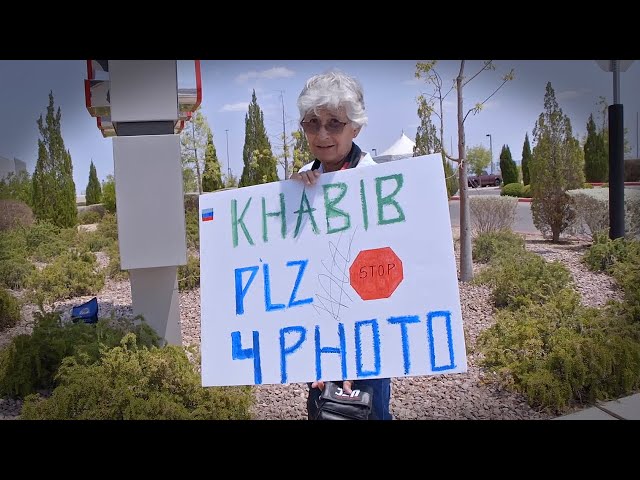 OLD LADY WAITED HOURS FOR KHABIB PHOTO