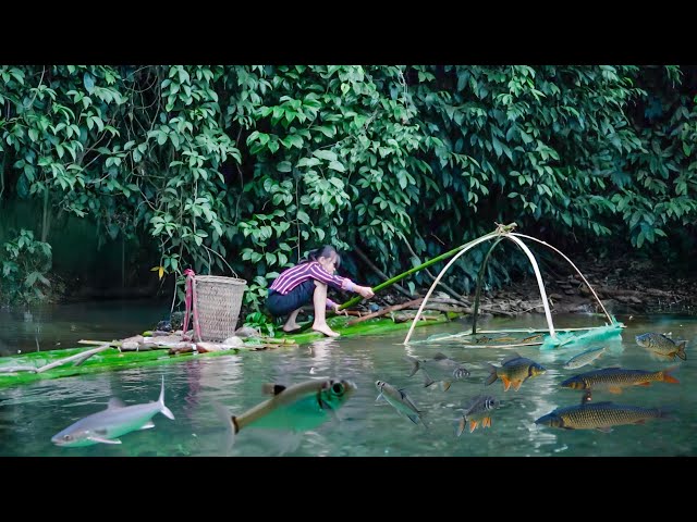 Poor Girl Uses Ancient Tools to Catch Fish & Go To Market Sell | Poor Girl +