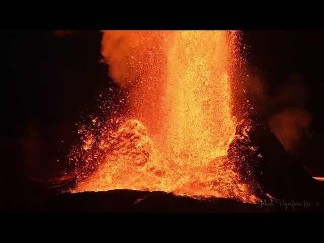 Lava Raining down in the night - Volcano eruption in Iceland - 4K from Fagradalsfjall