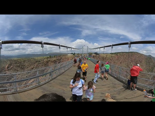 Royal Gorge bridge crossing with the family 360 video.