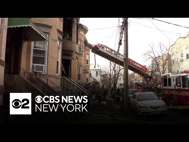 1 firefighter hurt on scene of Ridgewood, Queens fire