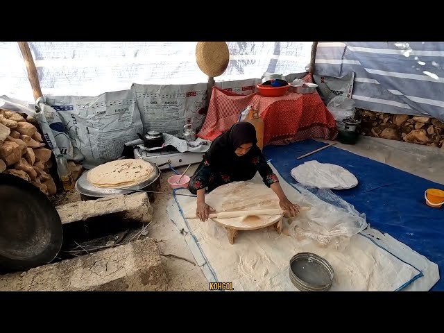 Nomadic life: baking local bread and helping Parisa to Fatima