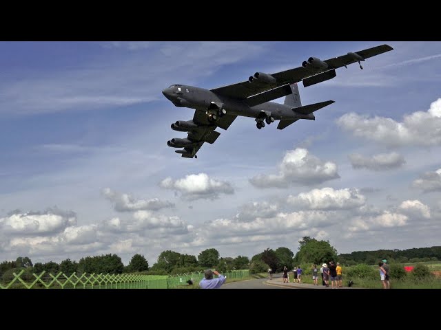 🇺🇸 Screaming B-52 Bombers Landing at RAF Fairford UK