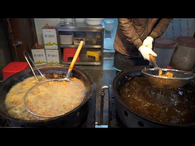 double fried Korean chicken | frying in the giant pot | Korean street food / Busan market