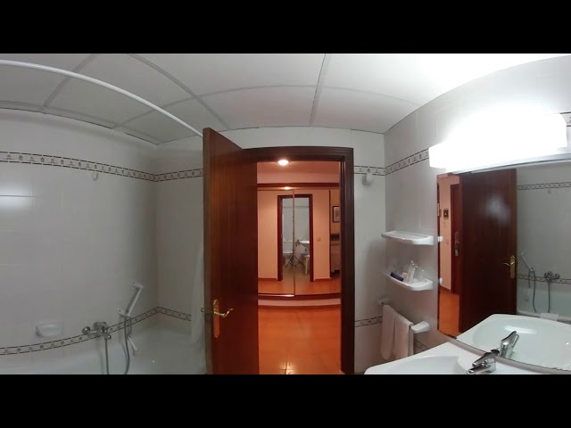 360°video - Delfín travel, Mar Menor 55+, Hotel Izán Cavanna**** - dvoulůžkový pokoj/ koupelna