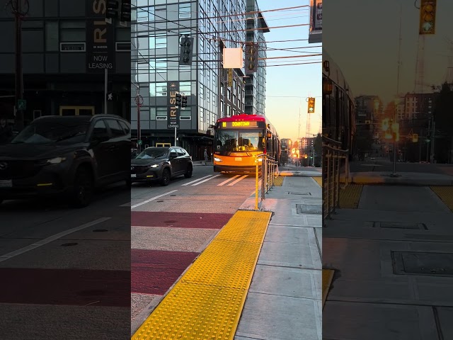 RapidRide G Line arriving at Madison St & Boylston Ave