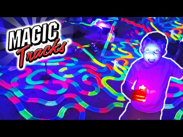 GIANT MAGIC TRACKS TOY MEGA BUILD CAR Adventure!! As Seen on TV Carl and Jinger