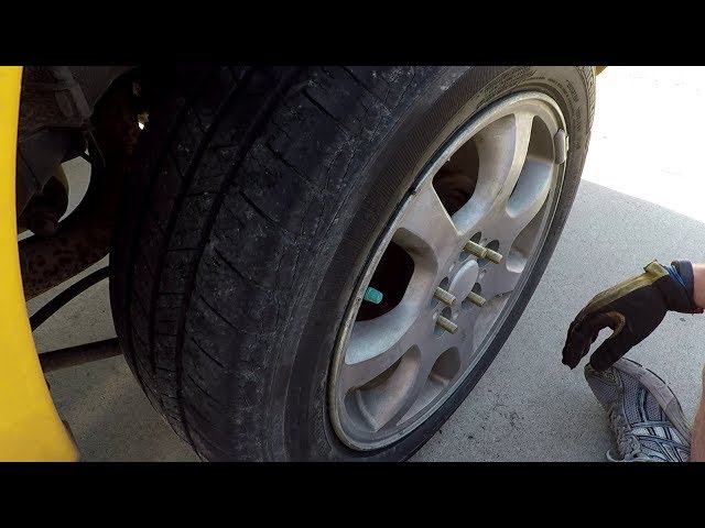 2004 Dodge Neon SXT Wheel Studs