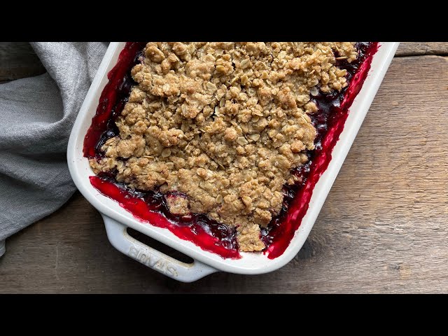 The best FRUIT CRISP TOPPING recipe + mixed berry crisp from frozen berries