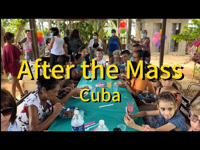 🇨🇺 Lunch and a get together after a mass. Small church community in Morón, Cuba.