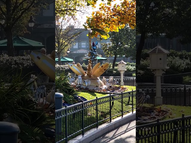 Snippets of Disneyland Paris - Stitch having a pee