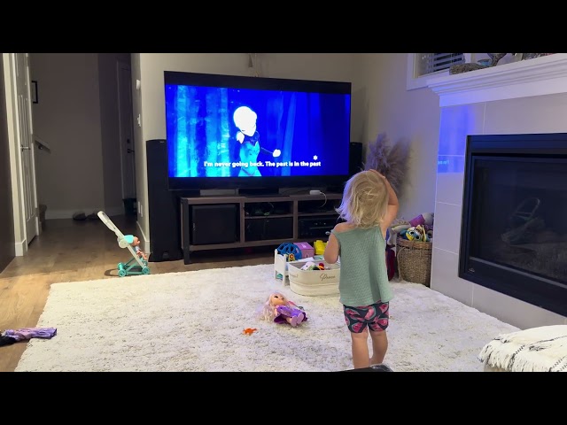 Maya is singing Let It Go (Frozen)