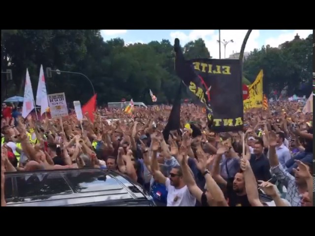 Manifestación de taxistas contra Cabify y Uber en Madrid