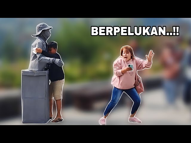 Jangan dipeluk..!! Statue prank funniest reactions, Prank Patung Hidup