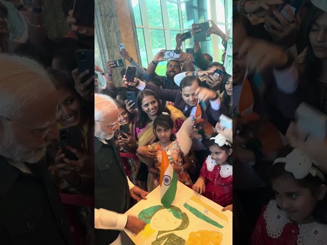 PM Modi interacts with & gave autograph to a child who presented him with his sketch