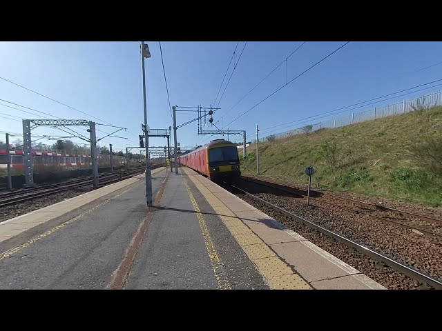 Royal mail train passing Carstairs on 2022/04/22 at 1702 in VR180