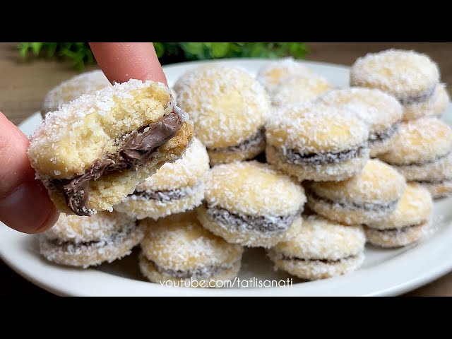 ADDICTIVE COCONUT WET COOKIES WITH TEA