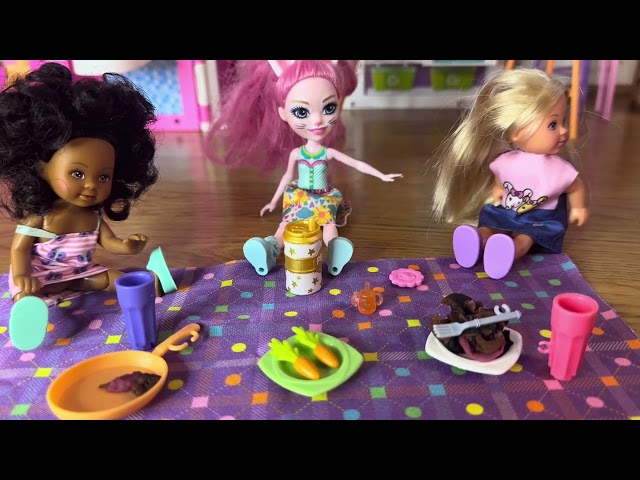 Barbie Roleplay: Sarah & Lolo Meet the Magic Bunny at a Picnic!