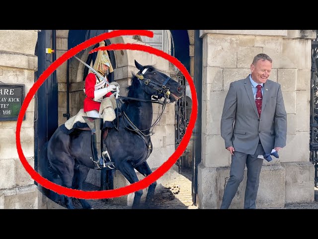 Dad's Hilarious Reactions to King's Guards Son is PRICELESS