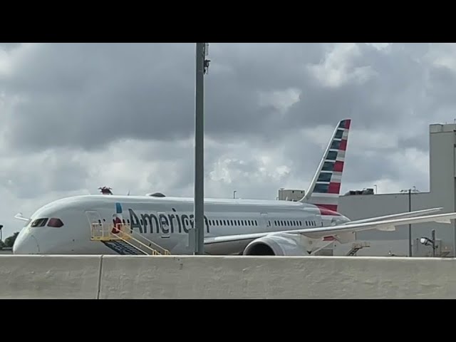 American Airlines flight forced to return to MIA after possible maintenance issue