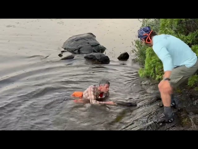 Epic Northern Pike Landing without net and a fierce battle.  38.5 incher.