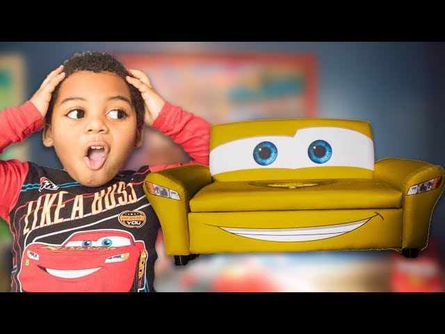 MAGIC CRAYON COLORS LIGHTNING MCQUEEN COUCH YELLOW! Educational Pretend Play Skit with Goo Goo Gaga